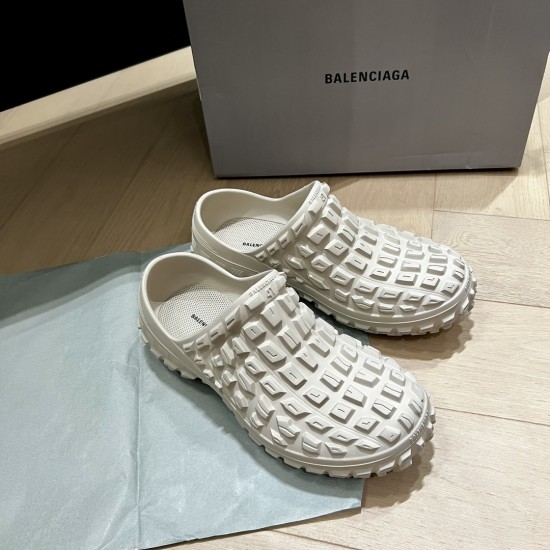 Ba1en*iaga Slippers BBS-024