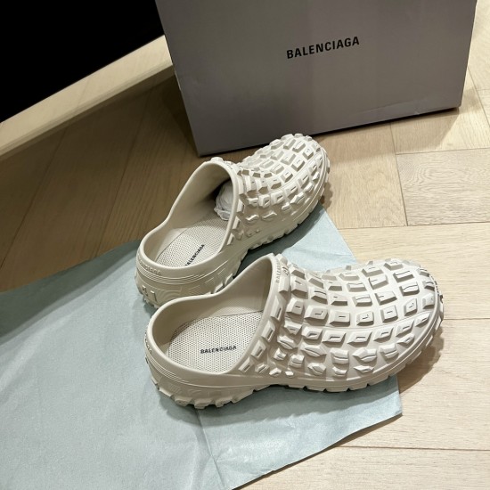 Ba1en*iaga Slippers BBS-024