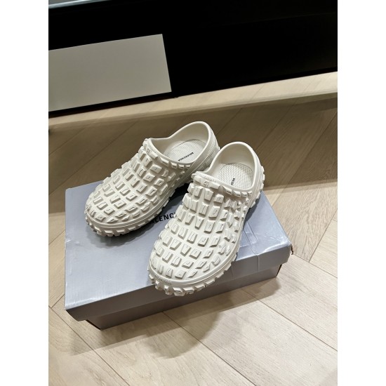 Ba1en*iaga Slippers BBS-024