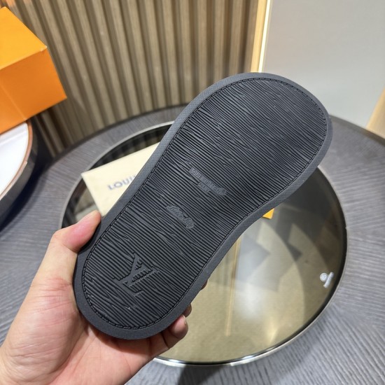 L-CROSSKICK-V SLIDES LLL034