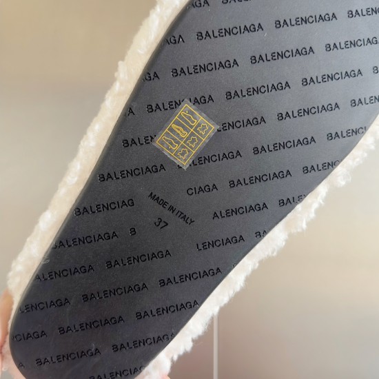 Ba1en*iaga Slippers BBS-022