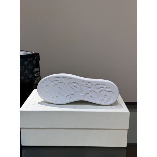 Mcqv*en sneakers - MC031