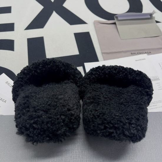 Ba1en*iaga Slippers BBS-001
