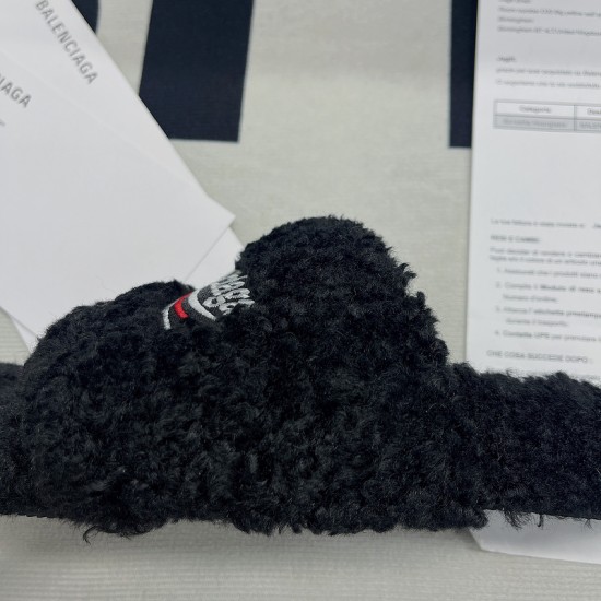 Ba1en*iaga Slippers BBS-001