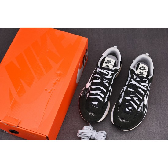 Nike Vaporwaffle sacai Black White Men